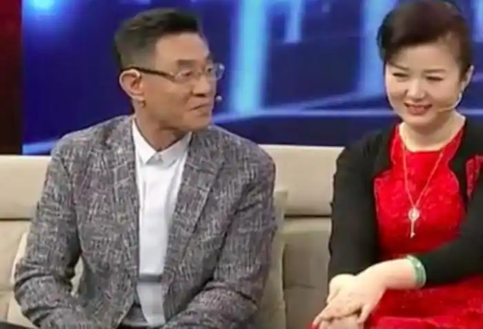 杜志国比郑卫莉大几岁与小12岁郑卫莉感情深