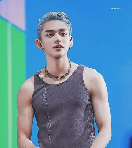 nct成员黄旭熙(lucas),性感的肌肉手臂,男友力爆棚的卢卡斯