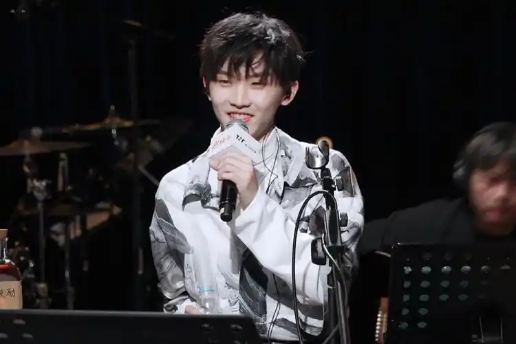 时代少年团马嘉祺电脑壁纸_马嘉祺生日现场直播电脑桌面_三千图片网