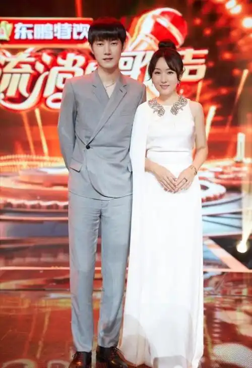 杨钰莹结婚照(杨钰莹参加浪姐后首次晒照)