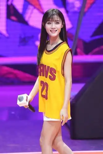 今日图集:篮球美女经理陈意涵