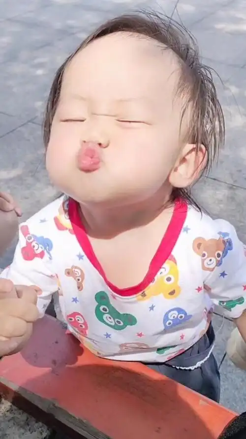 为了好吃的,天天撒娇卖萌装可爱,我被她的噘嘴杀萌翻了