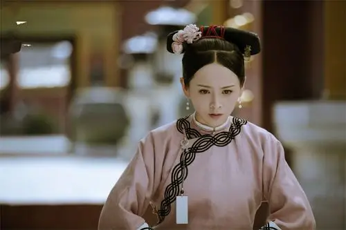 清朝妃子都爱戴耳环,每人都有3个耳洞,为何办丧事不能戴耳环?