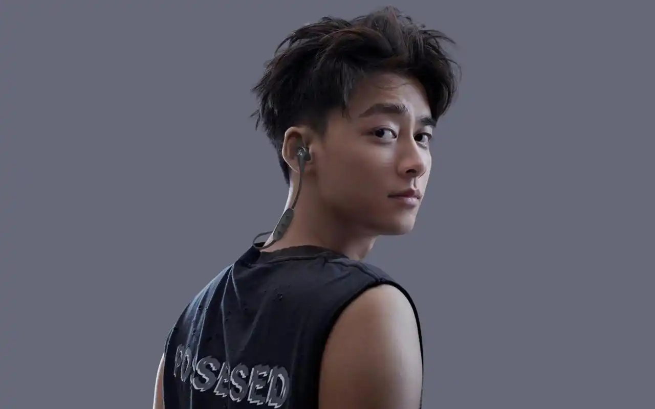 帅气清新李易峰壁纸简单运动风的帅气