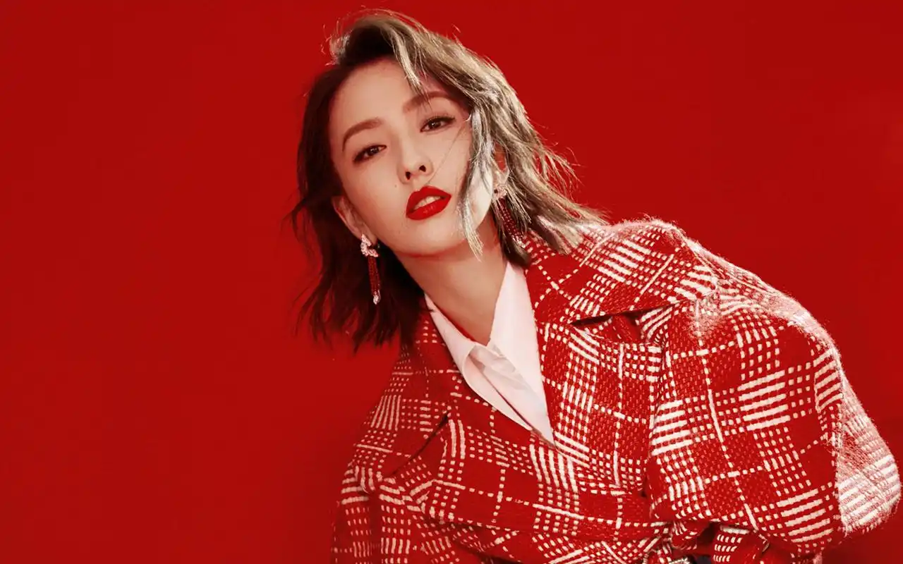 佟丽娅超美性感高清桌面壁纸