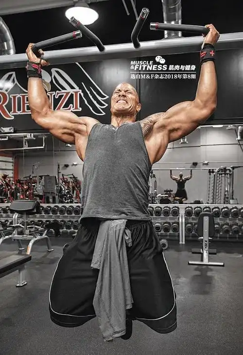 封面人物巨石强森人类的肌肉硬汉将竞选下一任美国总统