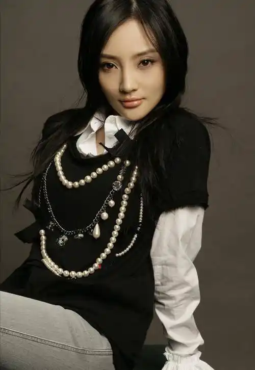 李小璐:17岁成"最年轻影后",一手好牌却因男人"发烂发臭"_李晨_韩庚