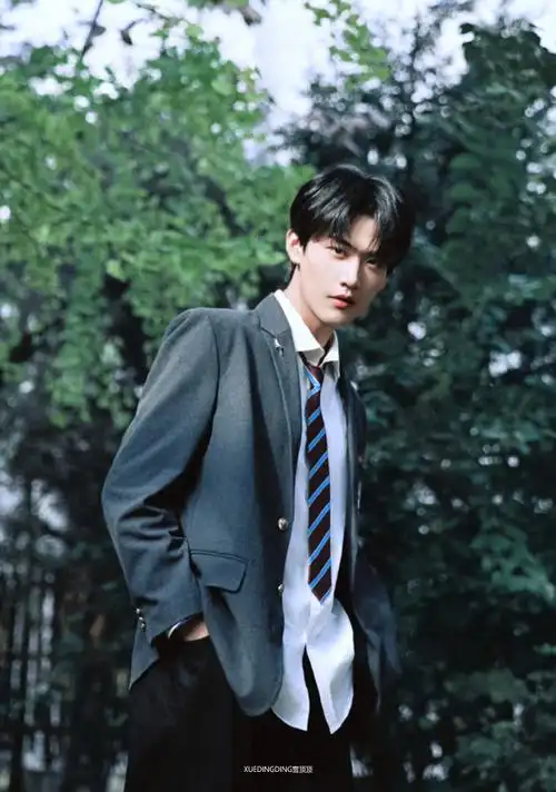 周柯宇1212出道周年快乐