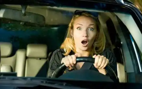 开车常犯的8个致命坏习惯,老司机居多!