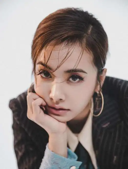 41岁蔡依林罕见晒近照!五官精致秀发有型,一双大眼水灵灵_网易订阅