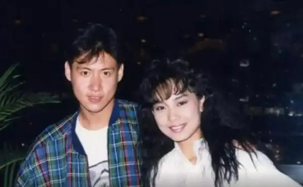 黎明与邝美云合唱《堆积情感》与王杰合唱《你是我胸口永远的痛》,与