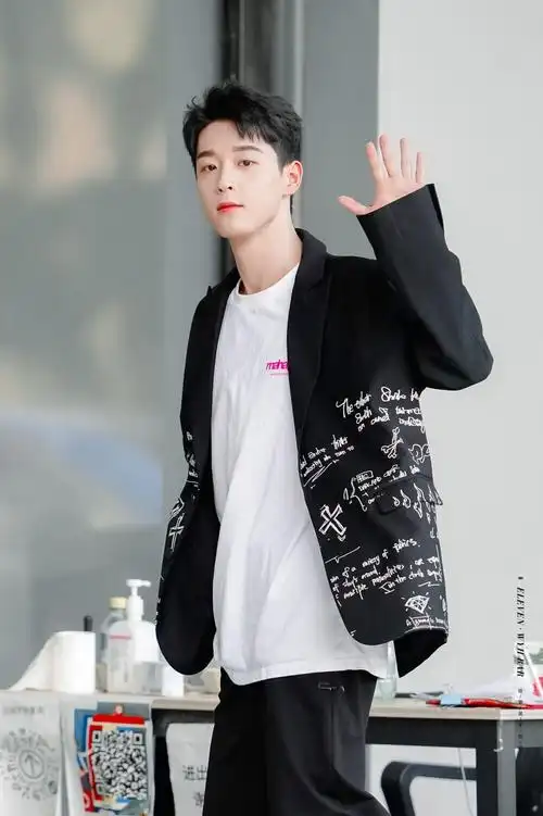 吴宇恒 小哼要出道. 图源站姐wb.