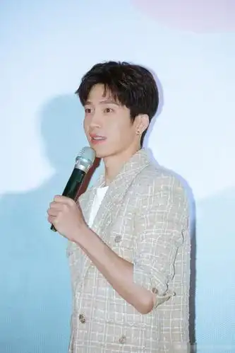 娱乐圈中单眼皮的男明星,你觉得哪位的单眼皮最加分