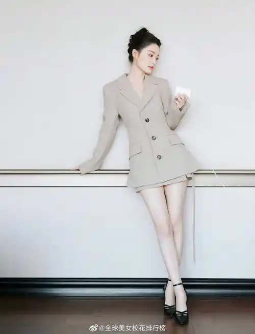 年9月27日出生,毕业于上海戏剧学院附属戏曲学校,天秤座,身高166cm