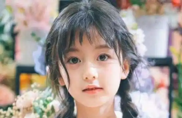 机会,2018年,她与鞠婧祎合作了《芸汐传》,裴佳欣饰演小时候的韩芸汐