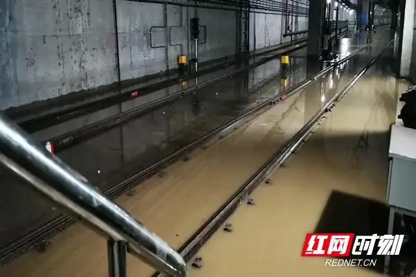 鏖战16天重启郑州地铁 业主送来感谢信