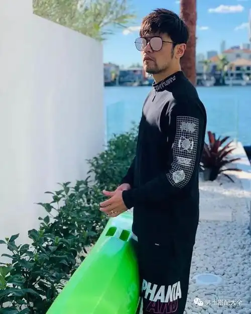 前阵子蓄胡的周杰伦,口字胡造型引起不小话题