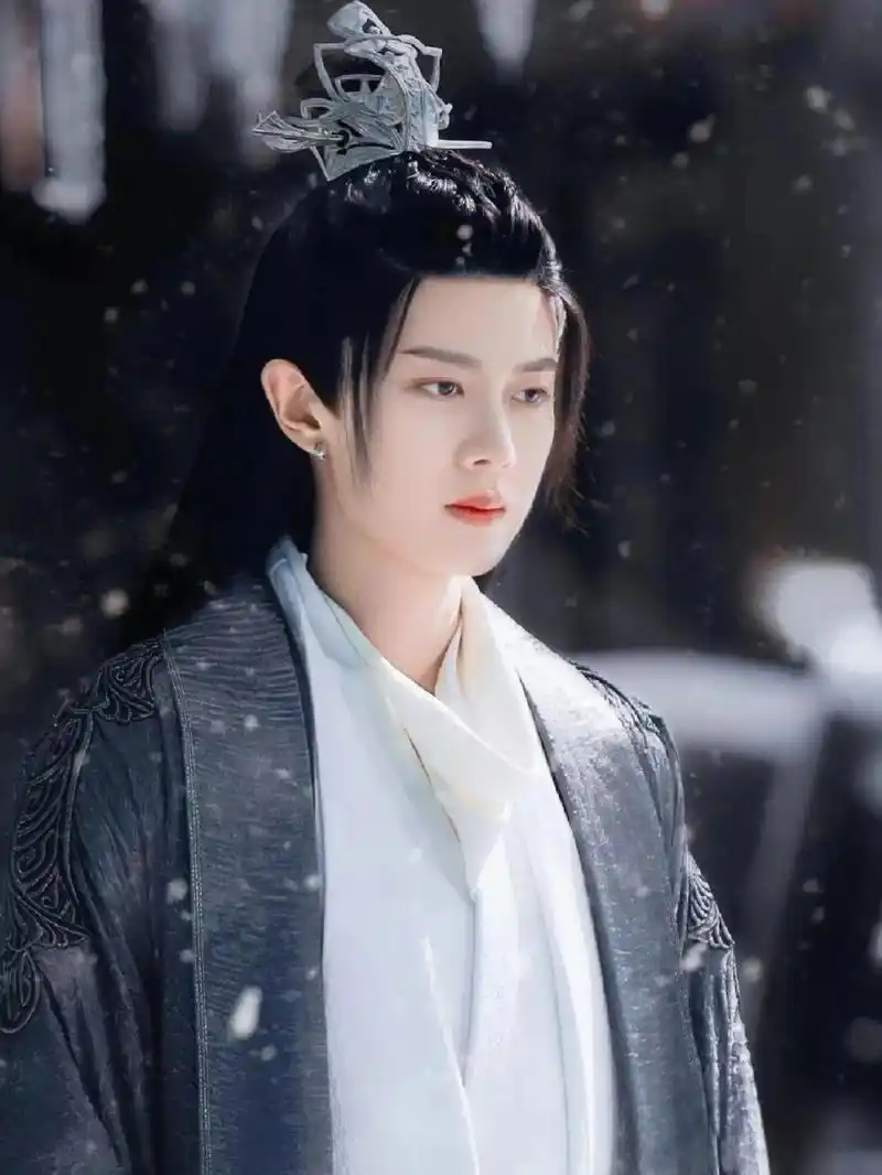 任嘉伦古风照片!