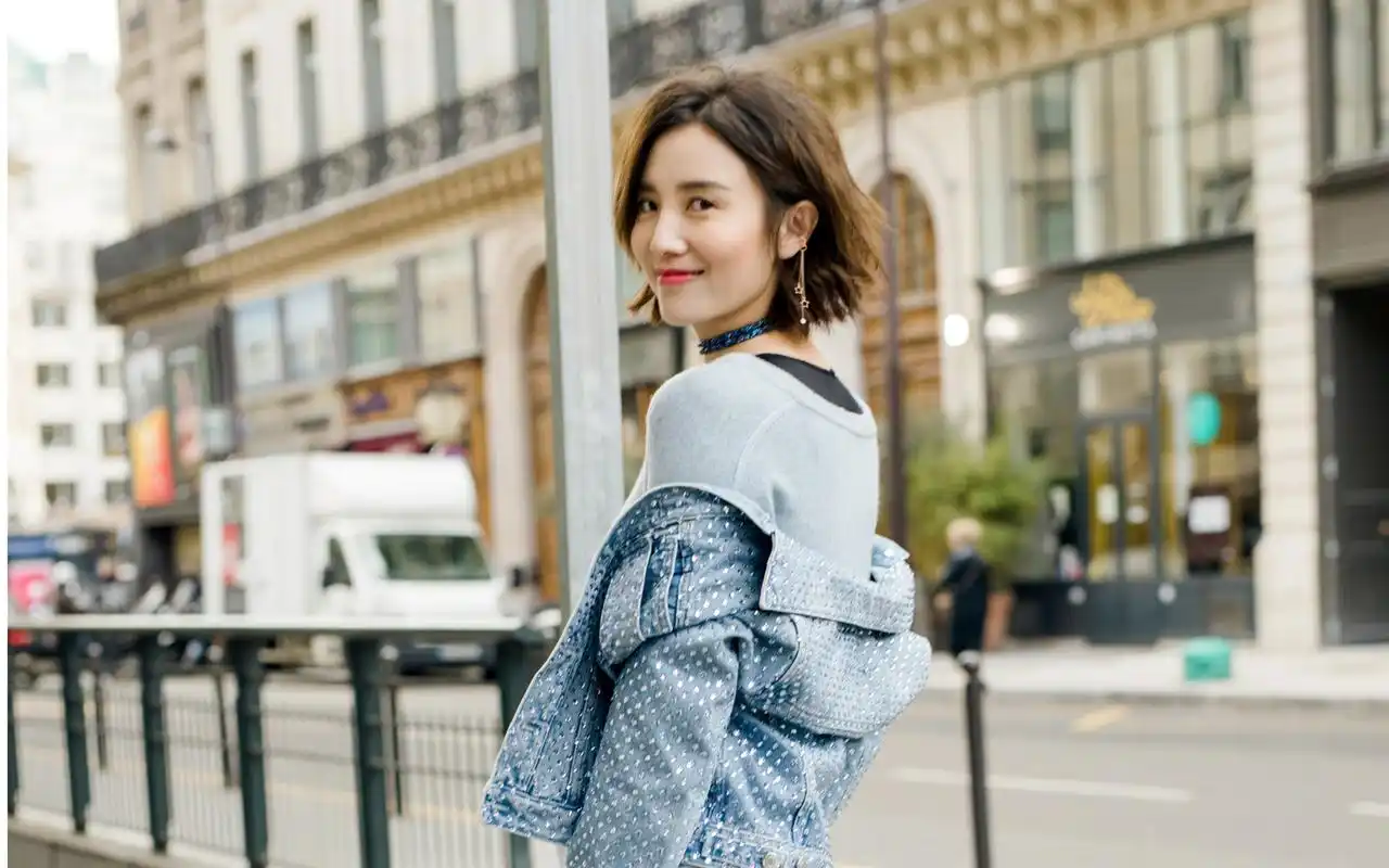宋佳短发气场十足街拍图片桌面壁纸