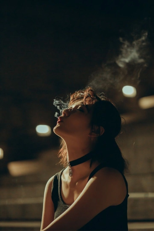 说一说你见过女性抽烟很美的场景吗?