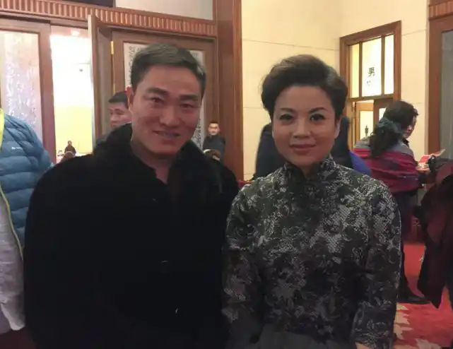 这才是真实的张也52岁再登春晚背后真相让人感慨