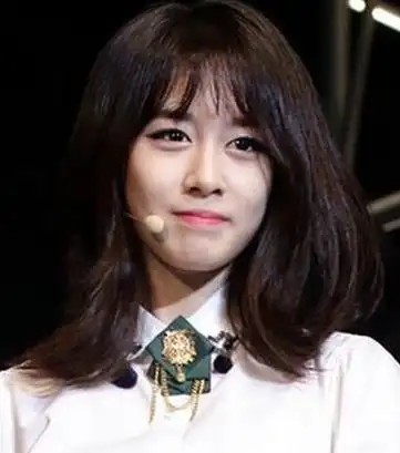 三角形脸型女生适合的齐刘海发型