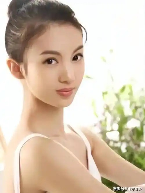 金晨12年前原来长这样!和现在完全不像,网友直呼:可惜了