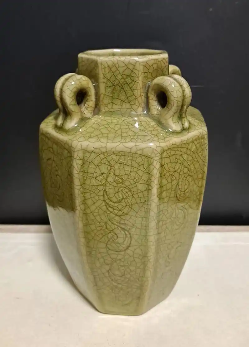 宋代越窑青瓷花卉纹八楞型四系罐,高15厘米72口径4.