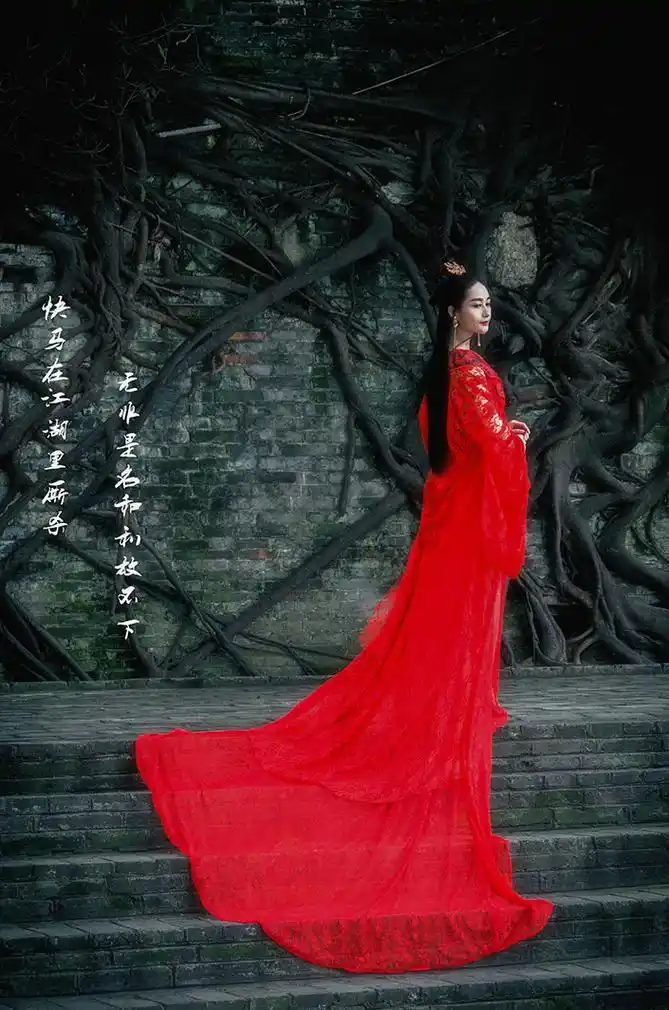 古典风格,调暗系古典红衣女人像照片