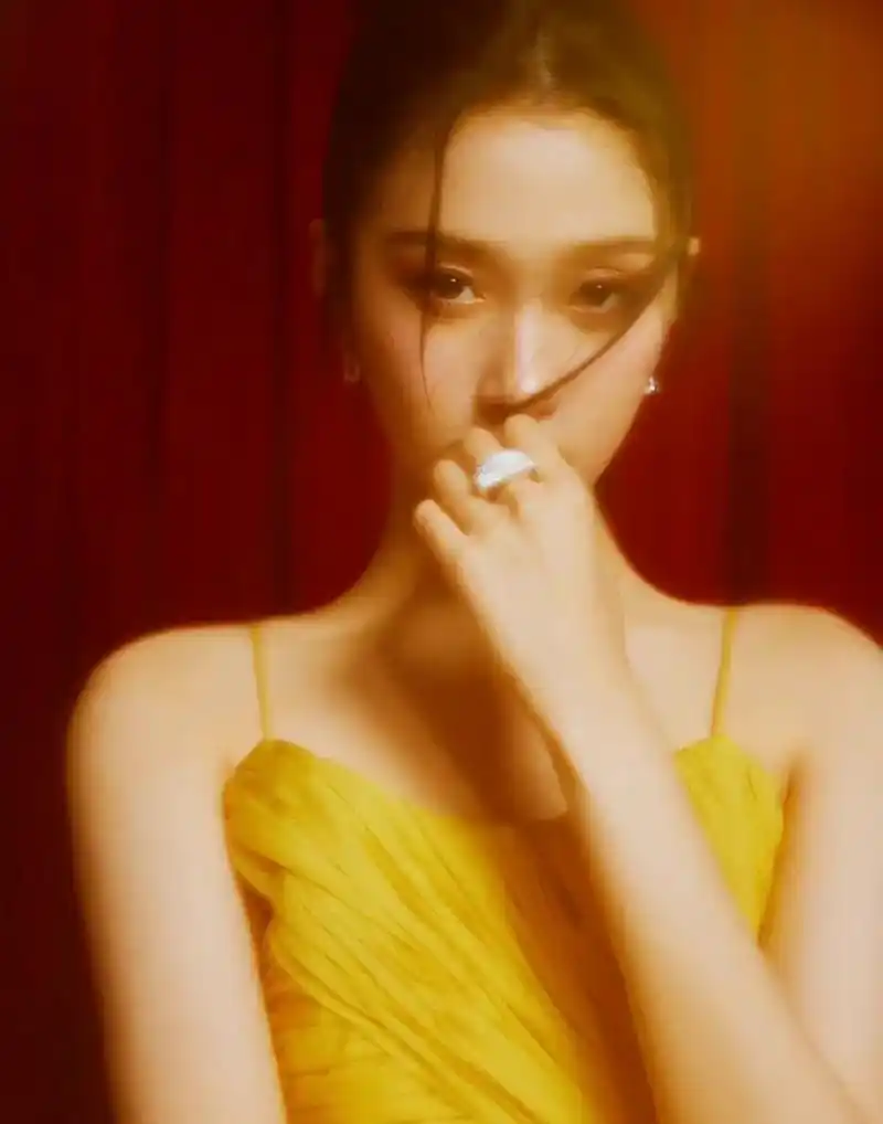 关晓彤25岁生日写真