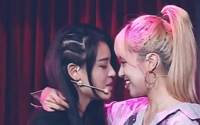 【肖钱】【钱蓓婷】【孔肖吟】过年啦!给大家撒糖,肖钱的糖不吃吗?