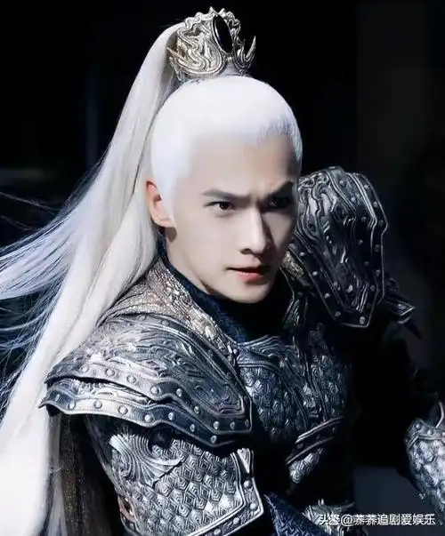 古装剧中,玄幻也好,古偶也罢,很多的男星都有白发造型,那我们来盘点一