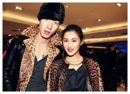 36岁张亮老婆近照正面照一点不输明星难怪藏了这么多年