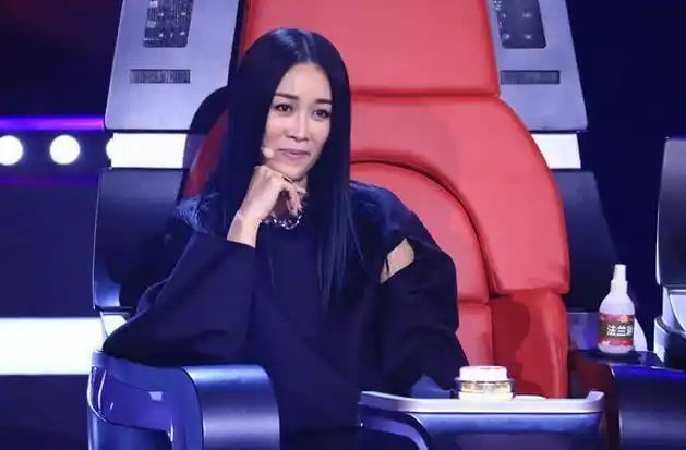 《中国新歌声》收视率差,那英要被换掉了,原因是.