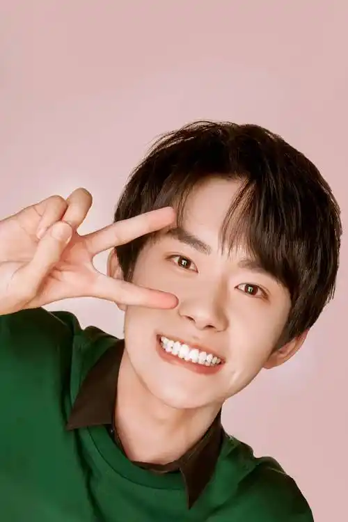 [tfboys][分享]180505 分享千玺白牙齿九宫格图 大笑露梨涡超级可爱