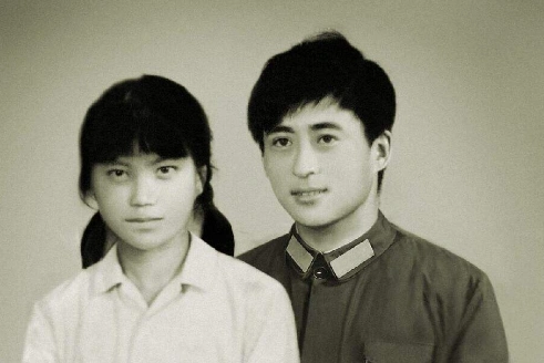 70年代老一辈的结婚照,图一郎才女貌,最后一张大为惊艳!