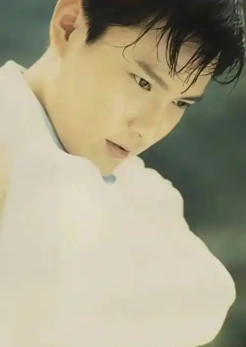 他拒绝周迅求爱,却为王菲豪掷百万,56岁依然单身_张信哲_情歌_专辑