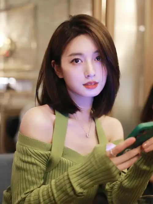 百搭温柔气质简约发型增加魅力指数的发型