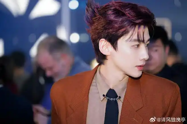 白敬亭荣获2023年度榜样力量,期待更多新作品,在未来的道路上继续发光