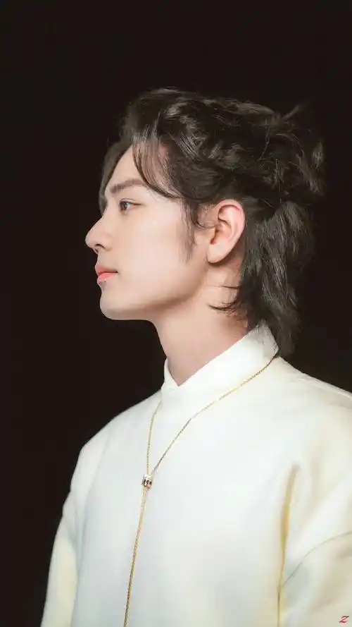 肖战《藏海传》路透曝光,罕见挑战另类古装,网友评价让人意外_服装