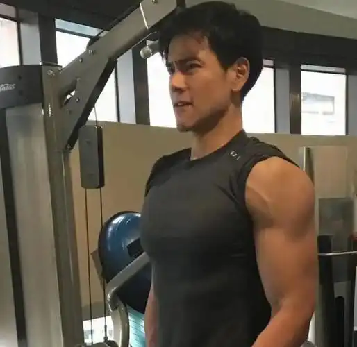 彭于晏身高1米82练出一身极具视觉冲击力的肌肉
