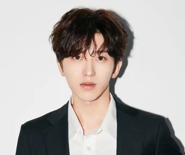 针对与c女士的风波,蔡徐坤称是两年前单身状态,承认曾与c女士有过交往