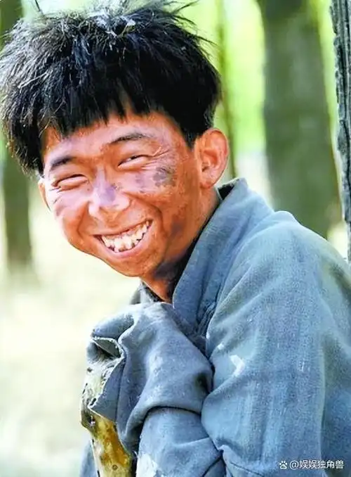 事实证明从最丑男演员到百亿导演的巨兴茂已经彻底翻身