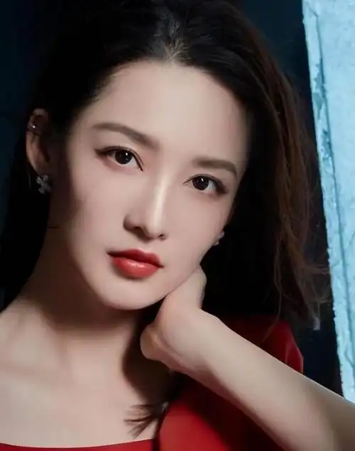 被国家秘密栽培9年的李沁,如今投身娱乐圈,背后原因令人感慨