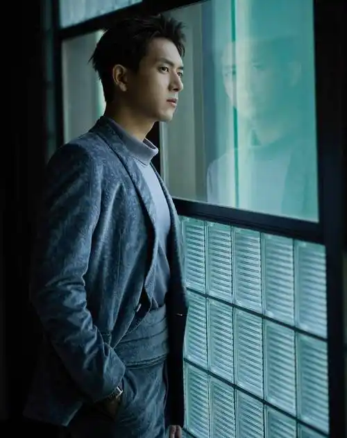 盘点国内男明星完美侧颜,谁才是你心中360度无死角完美男神呢?