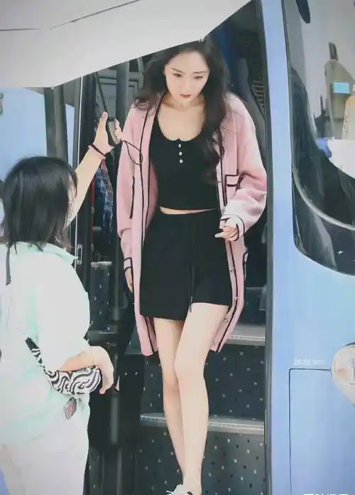 秋天到了又想起杨幂这组经典照片毛衣配裙子怎么就这么好看