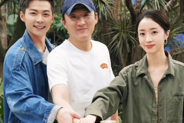 原创 张铭恩背女友徐璐与胡冰卿热吻,三方回应来了,各有矛盾该信谁?