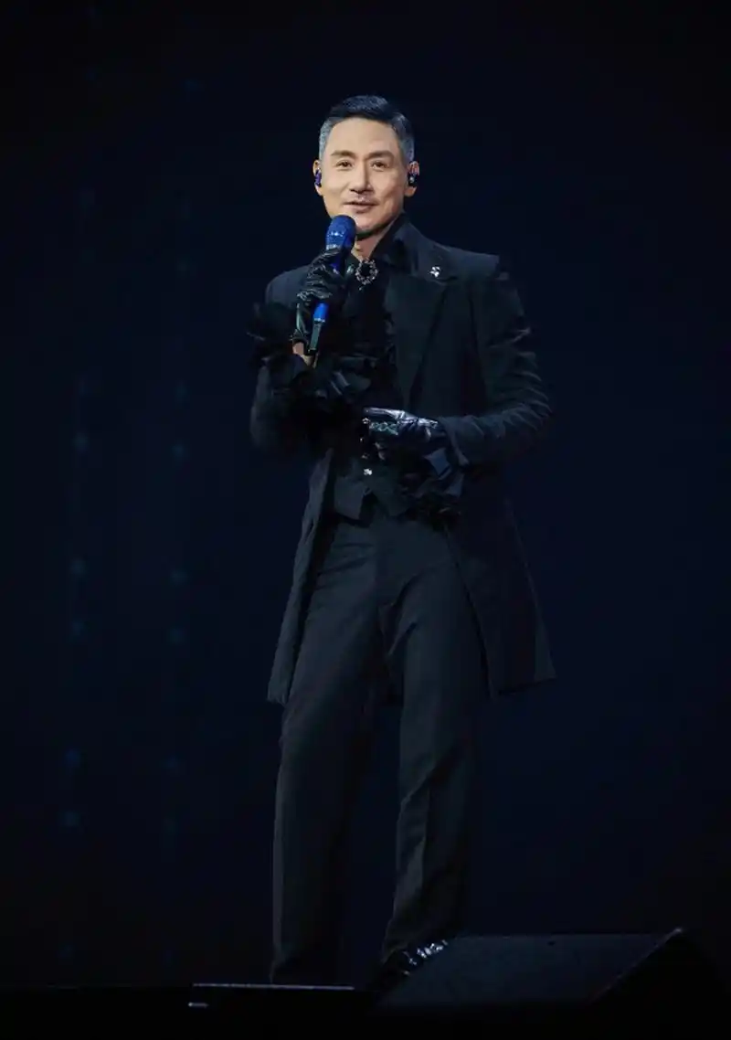 62岁的张学友今年6月开始开始"张学友60 巡回演唱会",近日巡演马来西