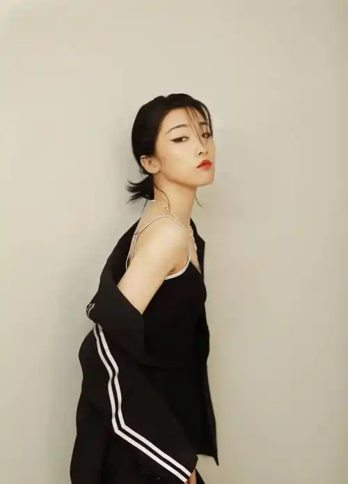 录音中的大致内容为徐明朝(yamy公司老板),当众质问