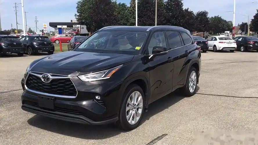 高清实拍2021款丰田汉兰达highlander